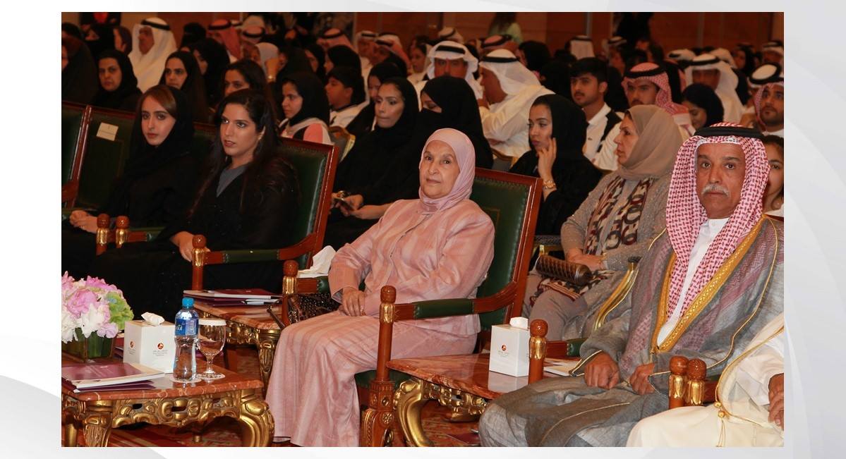 قرينة عاهل البلاد المفدى تنيب د.الشيخة مريم بنت حسن آل خليفة لحضور حفل تخريج الدفعة الثامنة من طالبات الجامعة الملكية للبنات