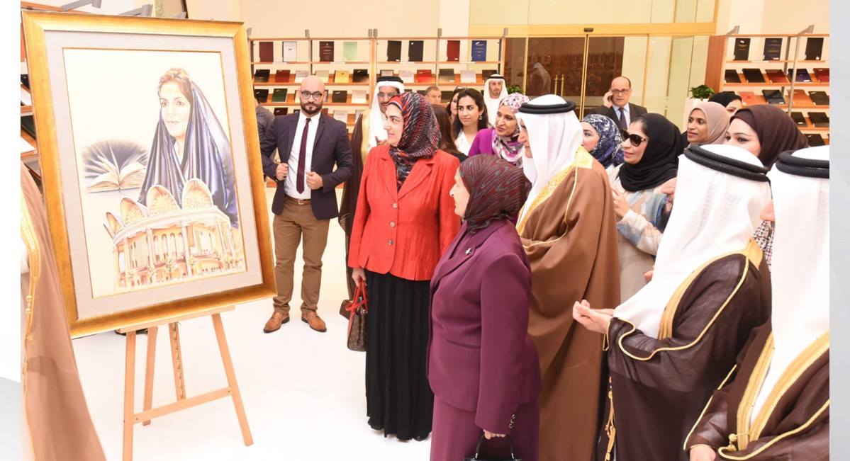 قرينة عاهل البلاد المفدى تنيب الدكتورة الشيخة مريم بنت حسن آل خليفة لافتتاح "معرض كتاب المرأة البحرينية"