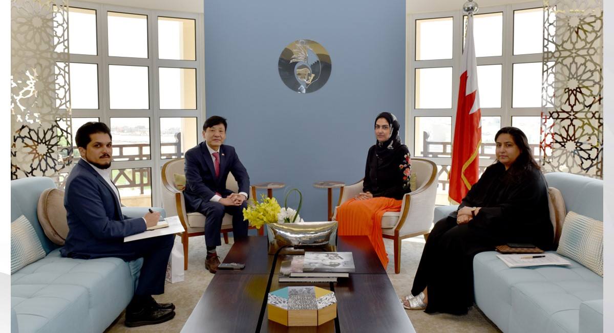 الأنصاري تتشاور مع السفير الكوري حول مجالات التعاون المشتركة في شئون المرأة