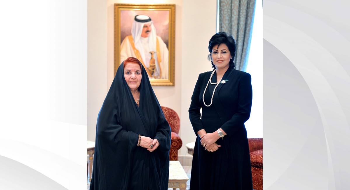 قرينة عاهل البلاد المفدى تستقبل المهندسة منى الهاشمي