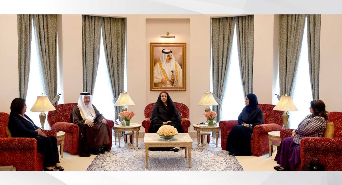 قرينة العاهل تستقبل مجلس إدارة الاتحاد النسائي الجديد: الرؤية الملكية خير ضامن للحفاظ على وتعزيز مكتسبات المرأة البحرينية والاتحاد النسائي مكون أساس في إثراء مسارات العمل النسائي
