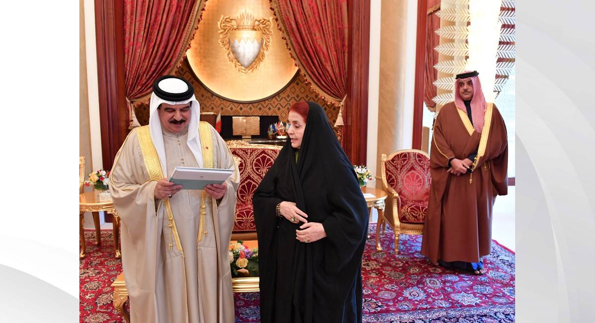 "الأعلى للمرأة" يصدر كتاب "المرأة البحرينية والتعليم"