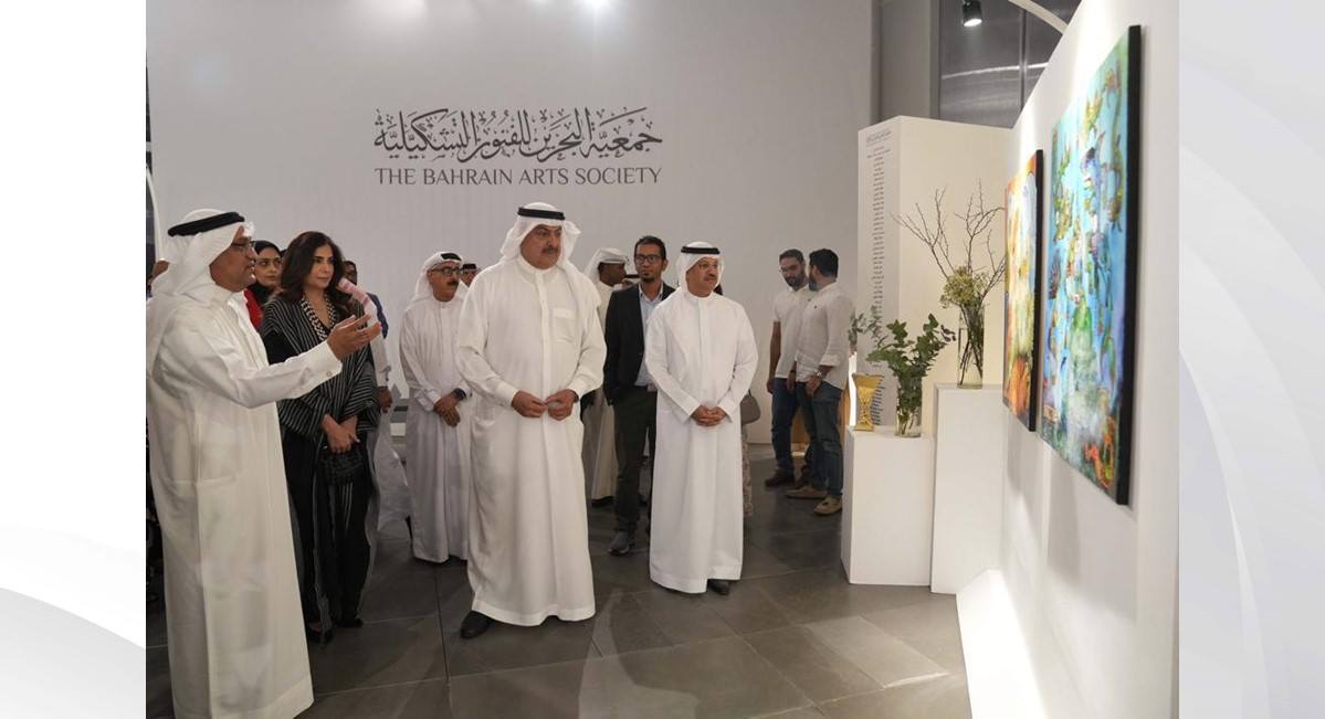 نظمته جمعية البحرين للفنون التشكيلية بالتعاون مع "الأعلى للمرأة" افتتاح معرض "أجيال" للفن التشكيلي بمشاركة ٤٦ فنانا