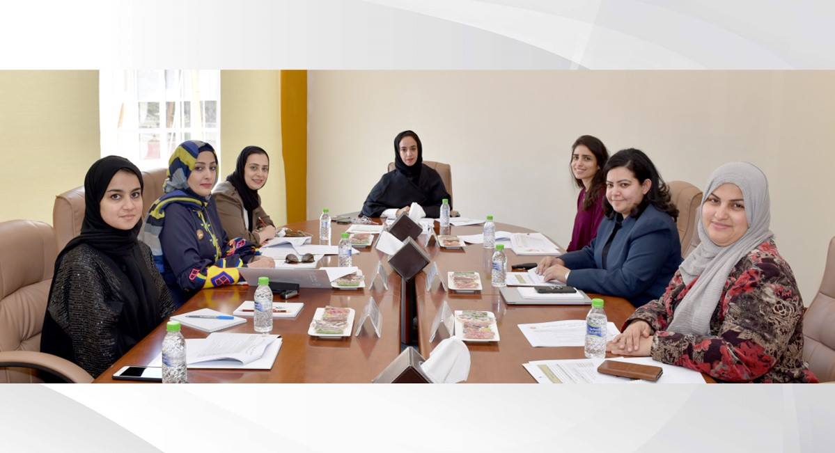 لجنة "امتياز الشرف" تستعرض نتائج الزيارات الميدانية لمشاريع رائدات الأعمال