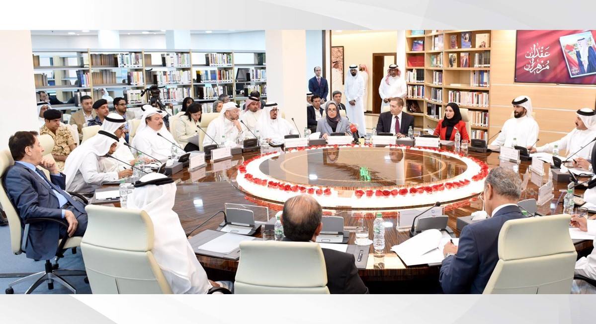نهضة البحرين الحضارية بين "ضوئي" العهد والإنجاز