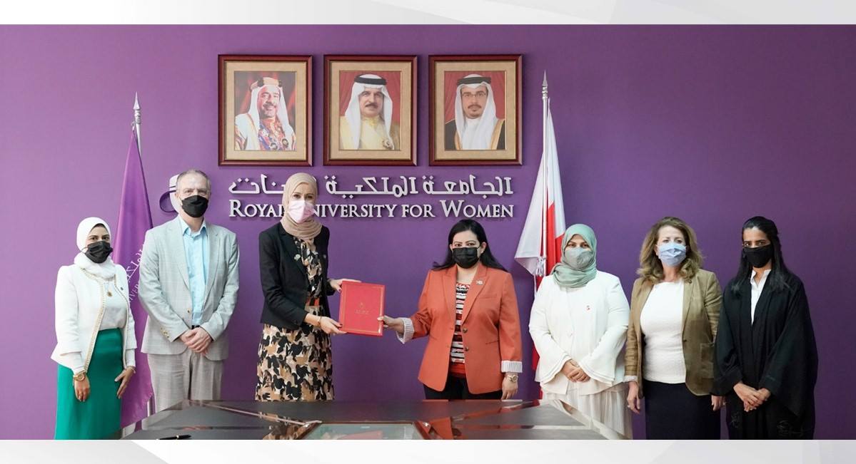 تجديد سبل التعاون لدعم مبادرات الخطة الوطنية لنهوض المرأة البحرينية .. "الأعلى للمرأة" و "الملكية للبنات" يوقعان مذكرة تفاهم