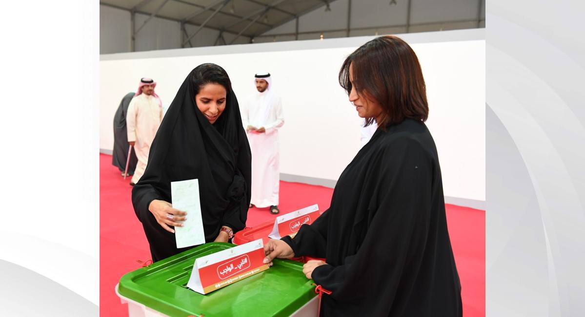 سمو الشيخة نيلة بنت حمد بن إبراهيم آل خليفة حرم سمو الشيخ خليفة بن حمد آل خليفة نائبة رئيسة مجلس أمناء المبرة الخليفية رئيسة المؤسسة الملكية للإنقاذ والسلامة البحرية تدلي بصوتها في الانتخابات النيابية والبلدية 2018