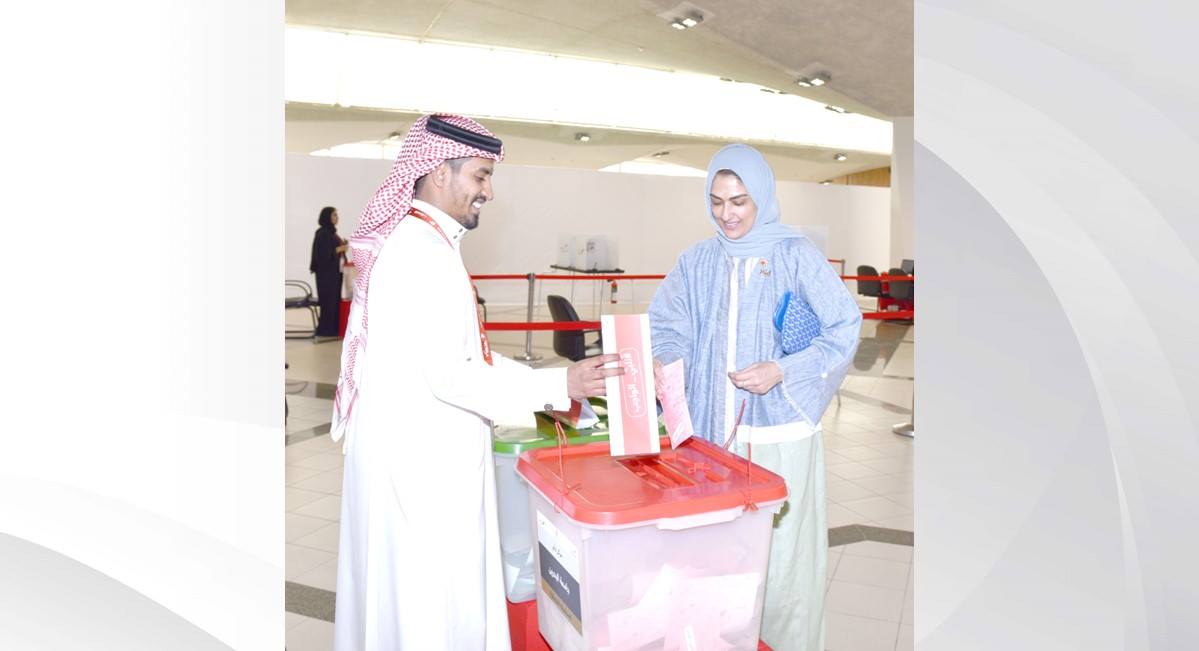 سعادة الأستاذة هالة الأنصاري الأمين العام للمجلس الأعلى للمرأة تدلي بصوتها في الانتخابات النيابية والبلدية 2018