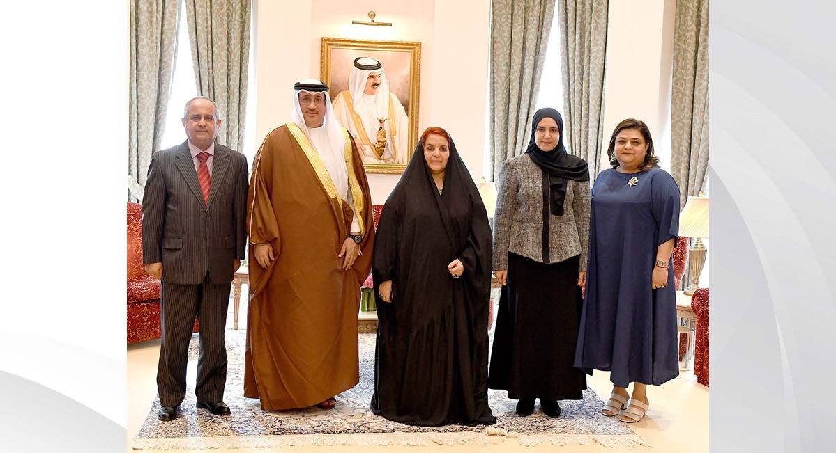 قرينة عاهل البلاد المفدى: مملكة البحرين تعتز وتفخر بعطاء الفنان البحريني