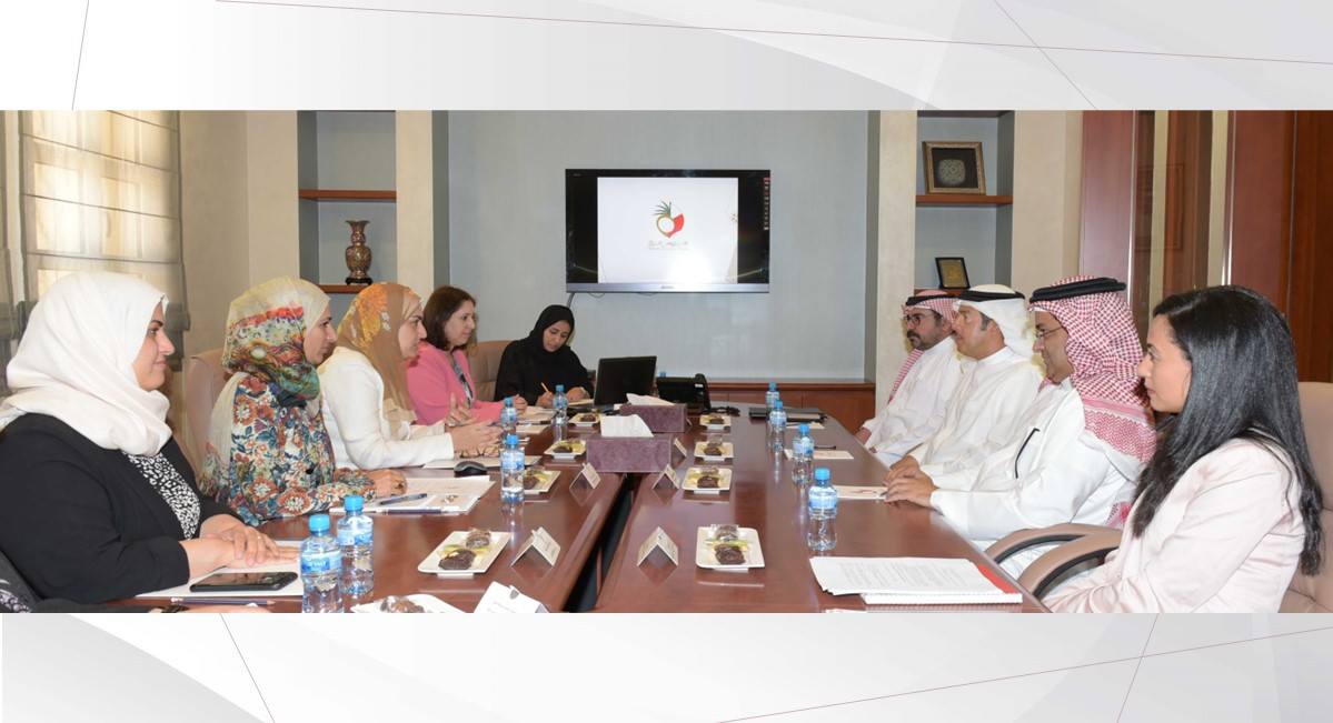 الأنصاري تعقد اجتماع عمل مع الرئيس التنفيذي لمجلس التنمية الاقتصادية