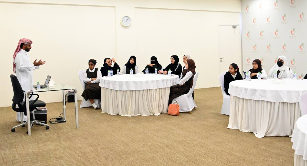 "الأعلى للمرأة" يستضيف طالبات 4 مدارس في زيارة تعريفية